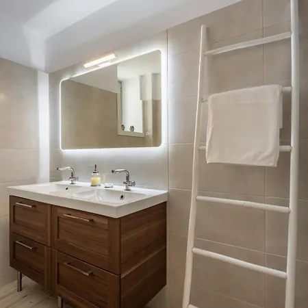 Caper-2 Bedroom Traditional With Amazing View